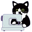 缝纫机前做衣服的小猫